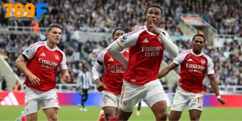 Gabriel Magalhães ăn mừng bàn thắng quyết định nhưng nỗi ấm ức “Arsenal bị cướp penalty” Gabriel Magalhães ăn mừng bàn thắng quyết định nhưng nỗi ấm ức “Arsenal bị cướp penalty”