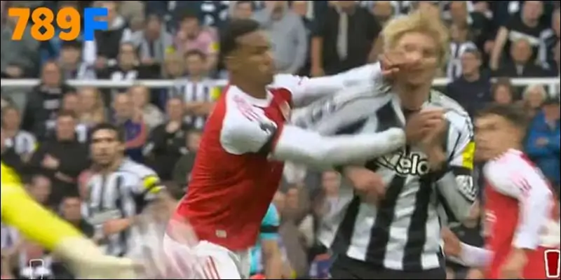 Gabriel Magalhães đánh nguội Woltemade ngay sau bàn mở tỷ số của Newcastle Gabriel Magalhães đánh nguội Woltemade ngay sau bàn mở tỷ số của Newcastle