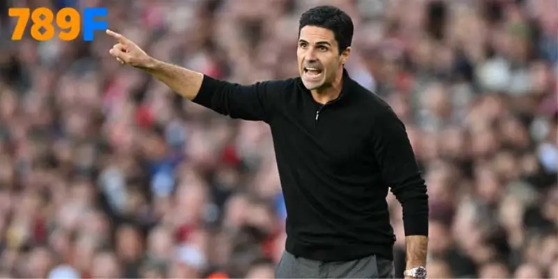 Mikel Arteta nổi giận bên đường biên sau khi Arsenal bị cướp penalty trước Newcastle Mikel Arteta nổi giận bên đường biên sau khi Arsenal bị cướp penalty trước Newcastle