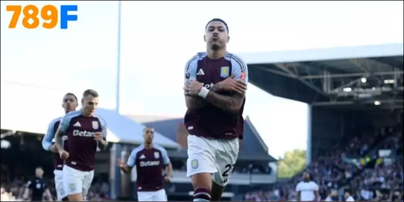 Morgan Rogers bị CĐV Villa la ó dữ dội ngay trên sân nhà Morgan Rogers bị CĐV Villa la ó dữ dội ngay trên sân nhà