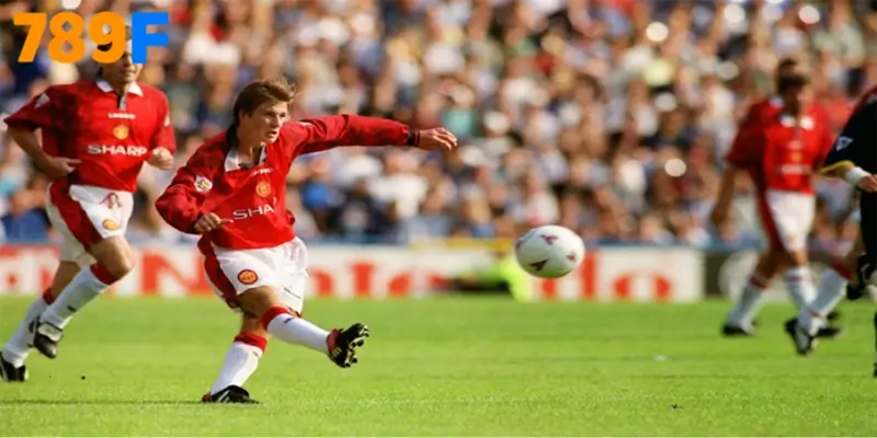 Bảng xếp hạng Ngoại hạng Anh – Hành trình mùa giải 2024/25 1 Từ nhỏ Beckham đã bộc lộ niềm đam mê mãnh liệt với trái bóng