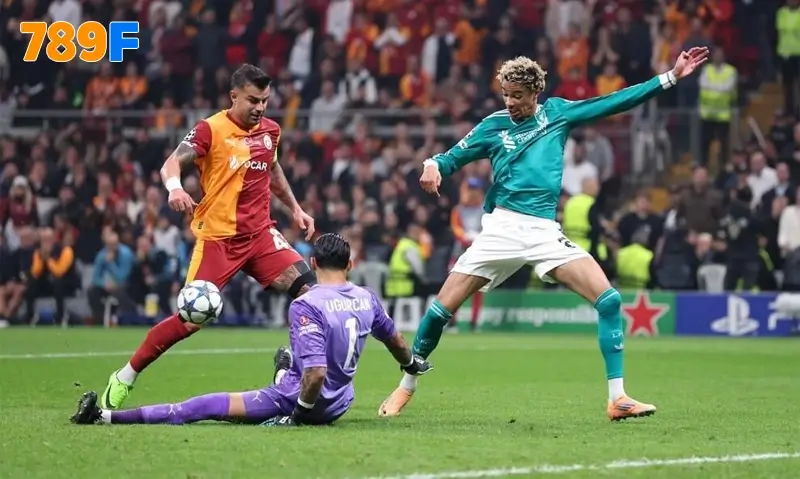 Victor Osimhen sút tung lưới Liverpool từ chấm 11m, mang về chiến thắng lịch sử cho Galatasaray Victor Osimhen sút tung lưới Liverpool từ chấm 11m, mang về chiến thắng lịch sử cho Galatasaray